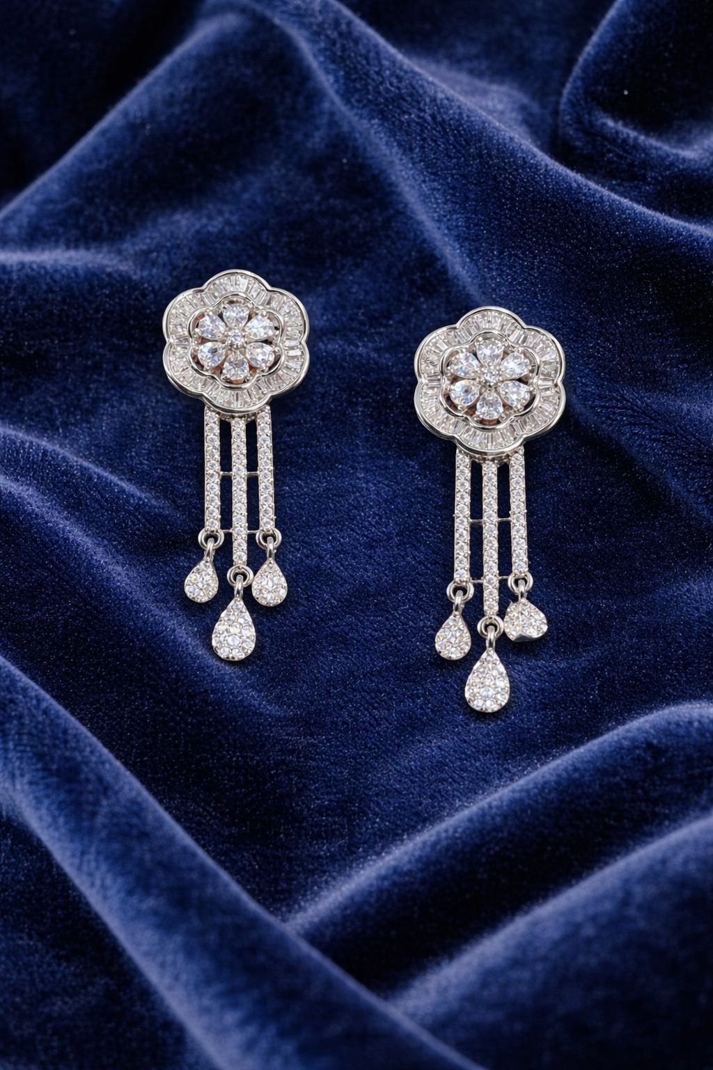 Glimmer drop necklace set