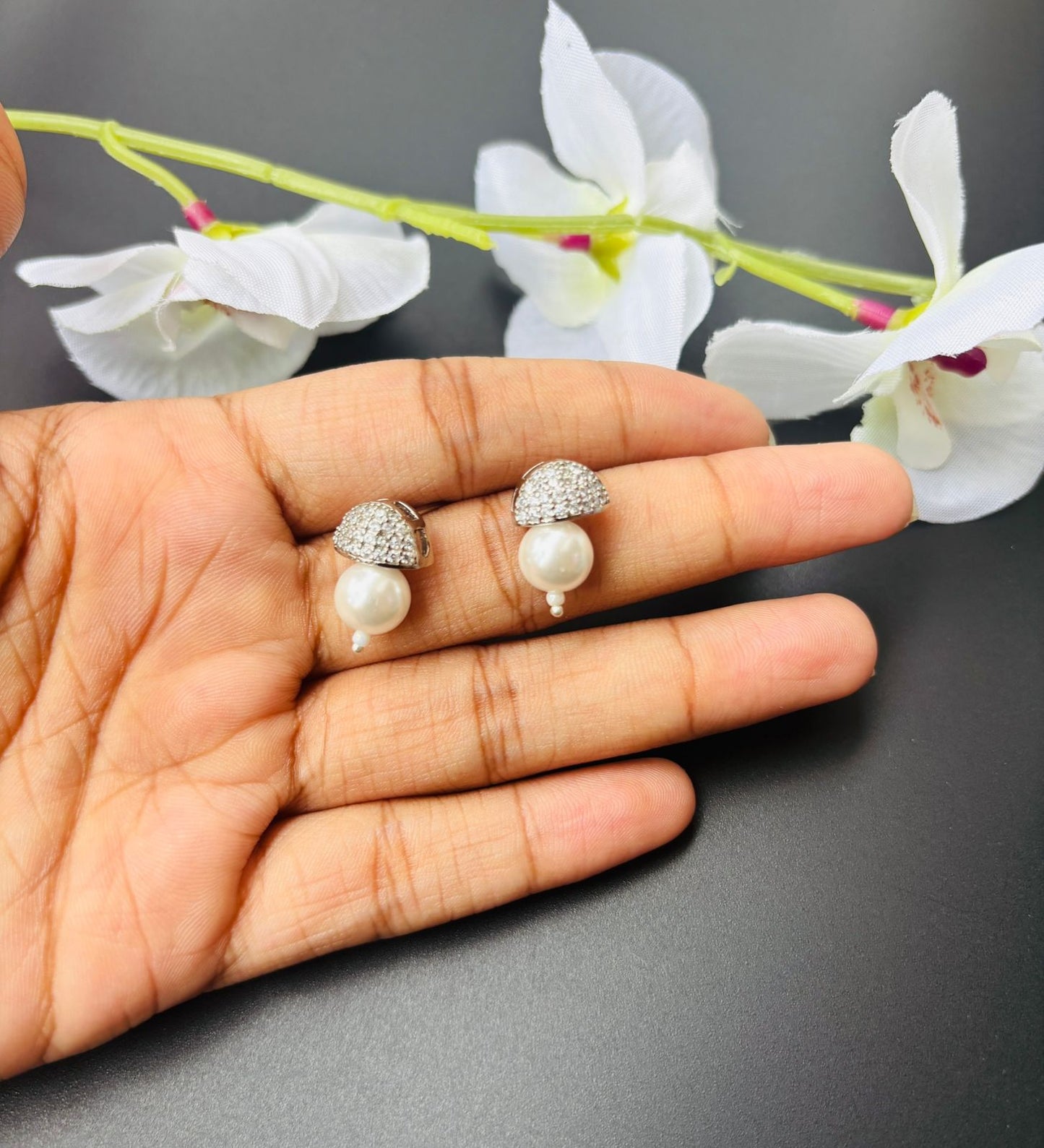 Pearl orbit choker set