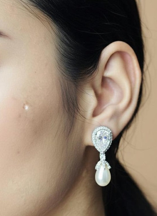 Classic pearl earrings