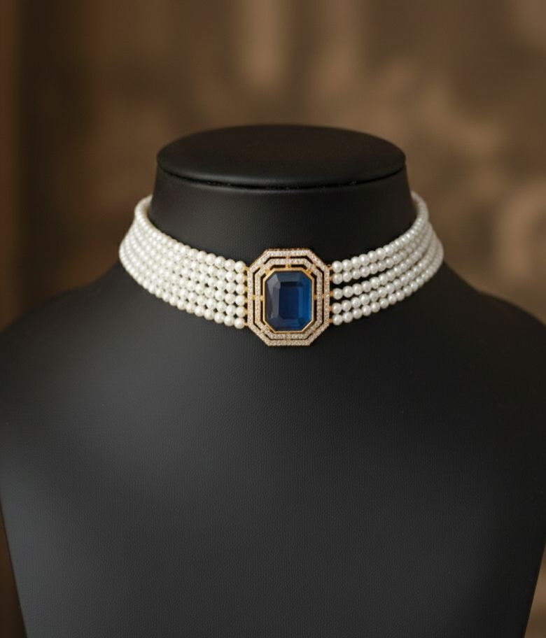 Midnight majesty choker