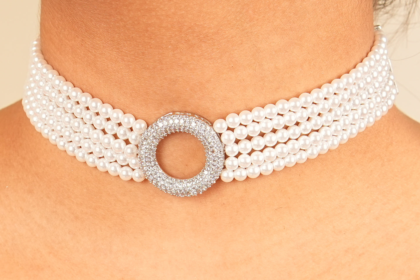 Pearl orbit choker set