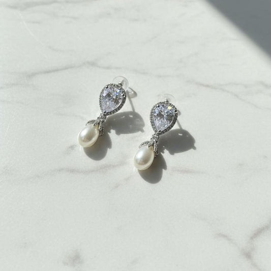 Classic pearl earrings